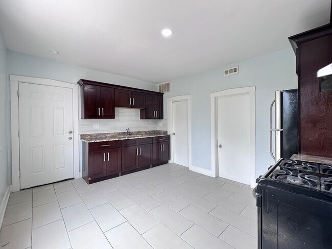 Building Photo - 8856 S Lowe Ave