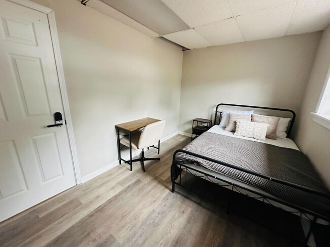 Building Photo - 7 Misty Creek Ct