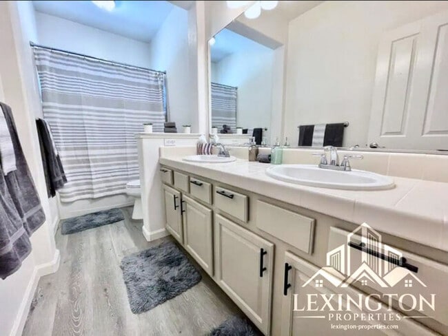 Building Photo - Stunning, 5BD/3BA Home, in West Sacramento with a Pool and BBQ!