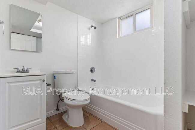 Building Photo - 443 Dorothea Way