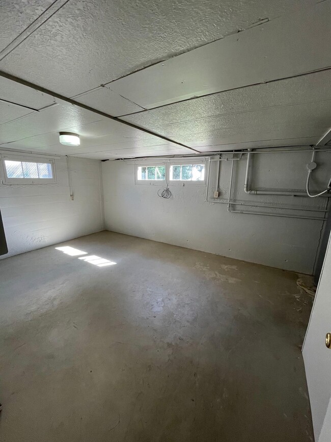 Building Photo - 1312 Juanita St