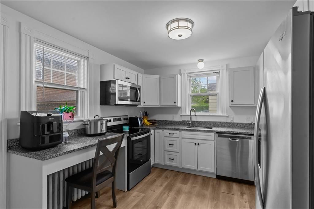 Building Photo - 44 Bedlow Ave