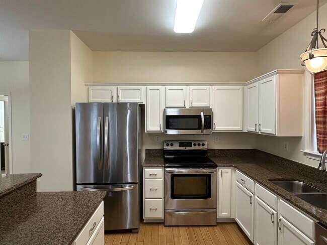 Building Photo - 1093 River Isle Dr
