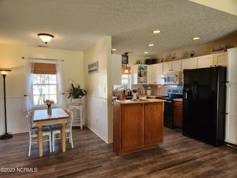 Building Photo - 105 Huntmaster Ct