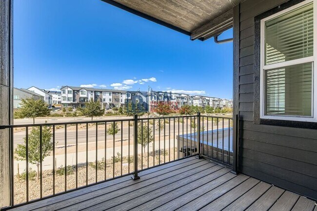 Building Photo - 1747 Peak Lp