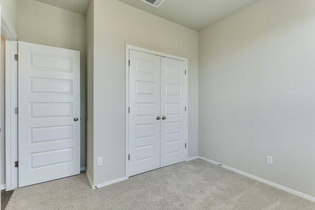 Building Photo - 412 Delta Crst