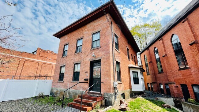 Primary Photo - Two-Storey Historic Brick Townhouse in Eas...