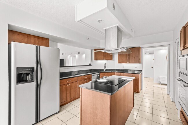 Building Photo - 7201 Promenade E Dr