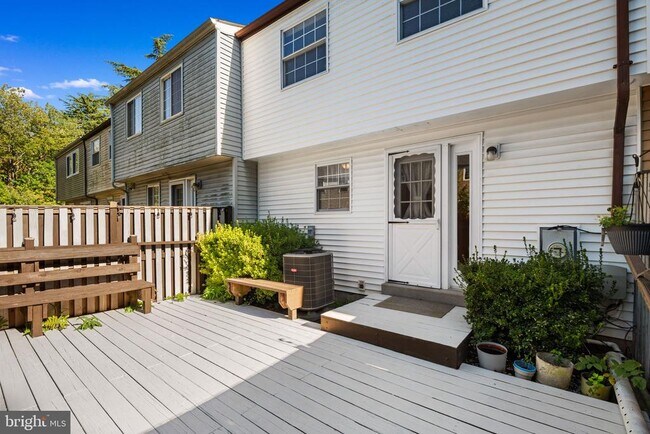 Building Photo - 7807 Breezy Down Terrace
