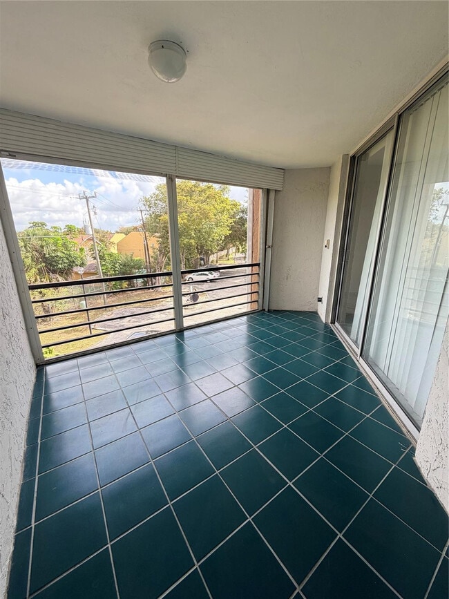 Building Photo - 3100 N Pine Island Rd