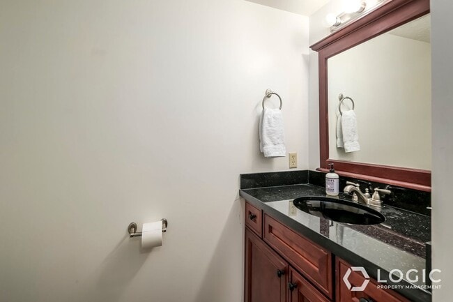 Building Photo - Fully Furnished Row End Townhome!