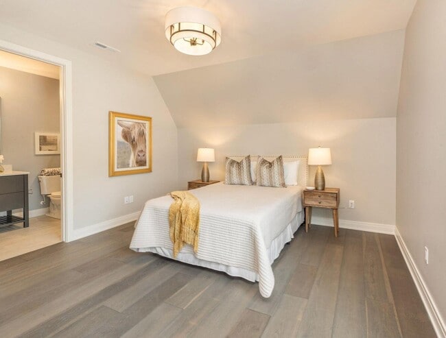 Building Photo - 5589 N Danbury Rd