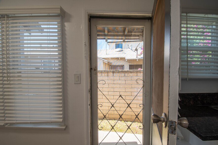 Building Photo - 14229 Victory Blvd