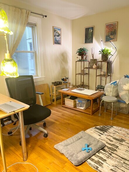 Building Photo - 2 Hagar St