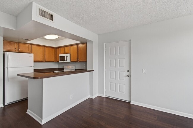 Building Photo - 708 Executive Center Dr