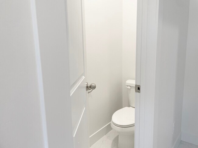 Building Photo - 1599 N 1870 E