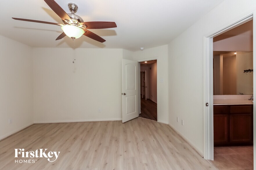 Building Photo - 2301 Starboard Sail