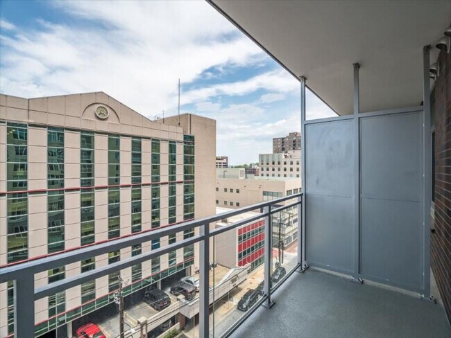 Building Photo - 4836 Rugby Ave