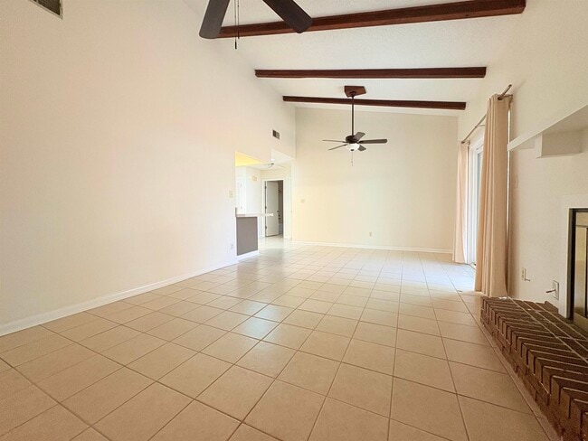 Building Photo - 164 SE Villas Ct