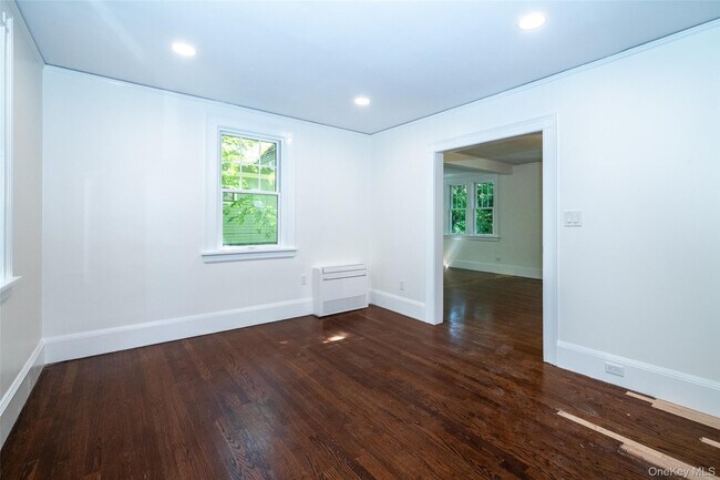 Building Photo - 162 Rockingstone Ave
