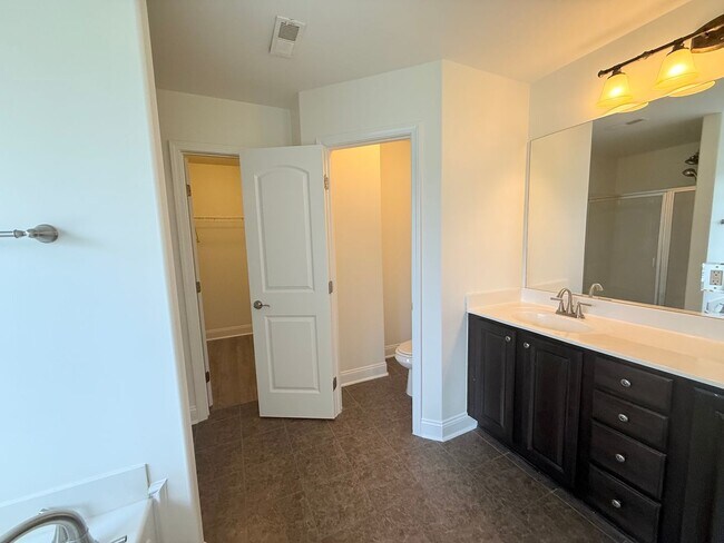 Building Photo - Stunning 3-Bedroom, 2-Bathroom Home in Mad...