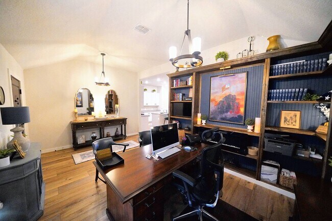 Building Photo - Upgraded Single-Story Home in the Desirable Vista Ridge Subdivision - Realtor Commission: $600