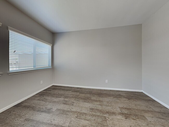 Building Photo - 4065 Mossy Pl Ln