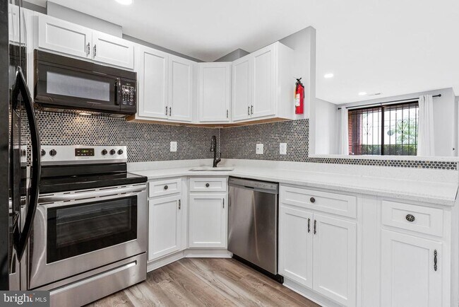 Building Photo - 2435 18th St NE
