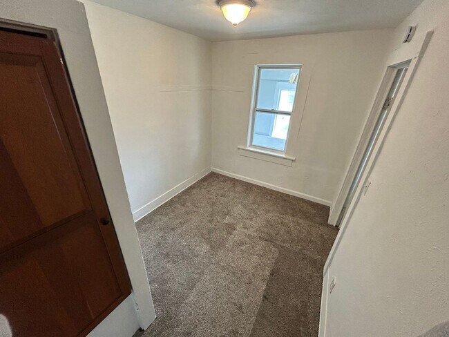 Building Photo - 218 Segur Ave