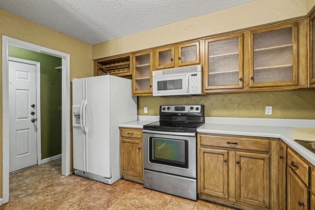 Building Photo - Recently updated 3 bedroom/2 bath home for rent