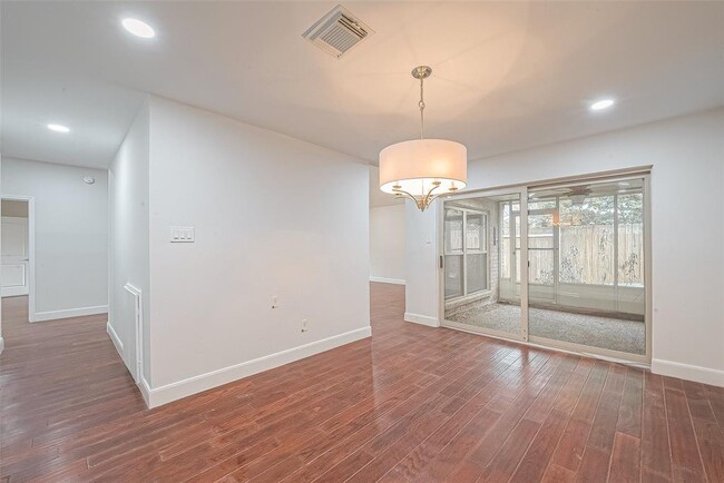 Building Photo - 12127 Carriage Hill Dr