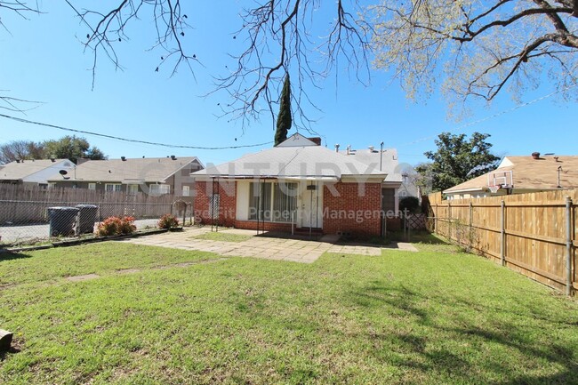 Building Photo - Well Maintained 3/2/2 Near TCU For Rent!