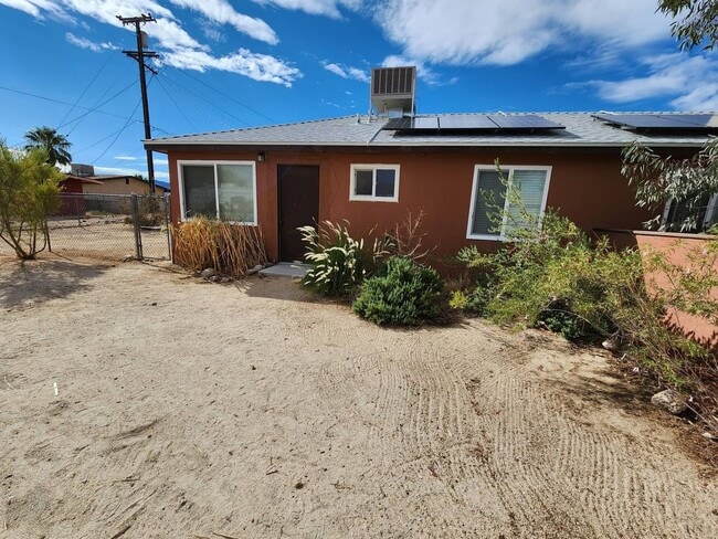 Primary Photo - 6361 Yucca Ave