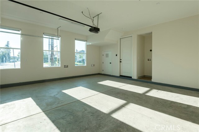 Building Photo - 5922 Encinita Ave