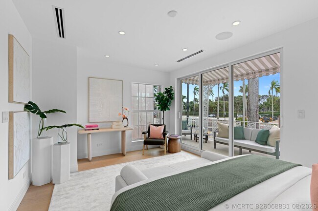 Building Photo - 255 Royal Poinciana Way
