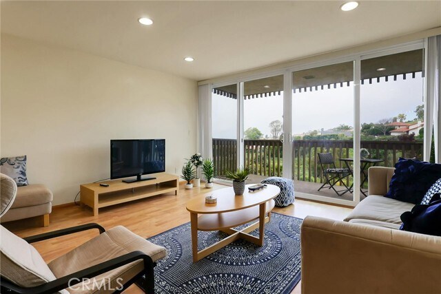 Building Photo - 6542 Ocean Crest Dr