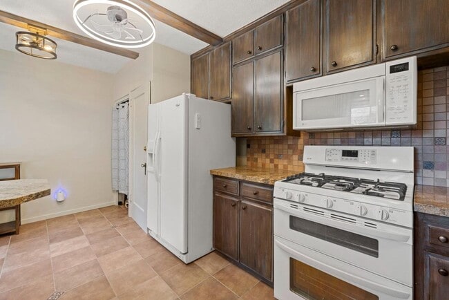 Building Photo - (POOL!) 3 bed/2 bath - 1935 Spanish Coloni...
