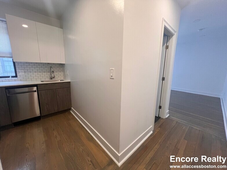 Building Photo - 11 Peterborough St