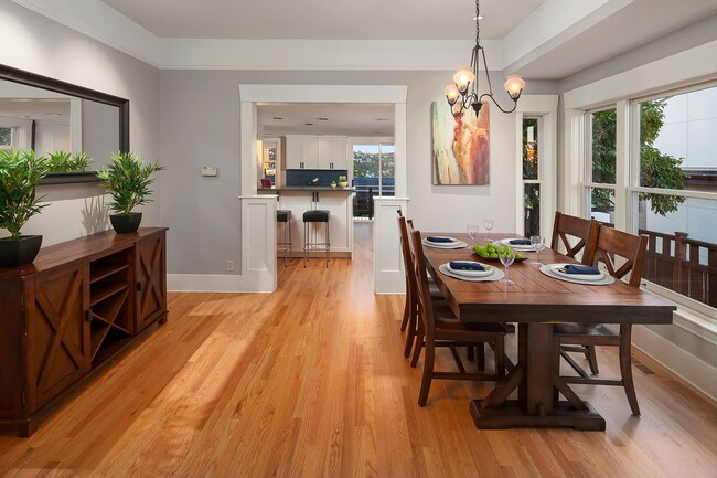 Building Photo - 3bd/2ba Seattle Home