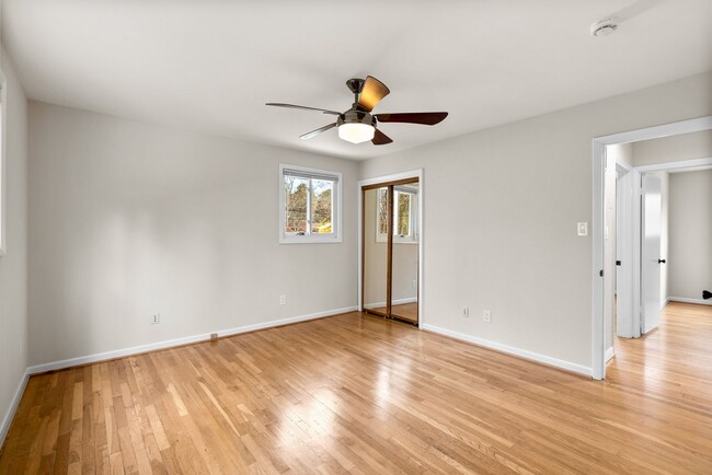 Building Photo - 3 Bed 3 Bath - Silver Spring Split Level -...