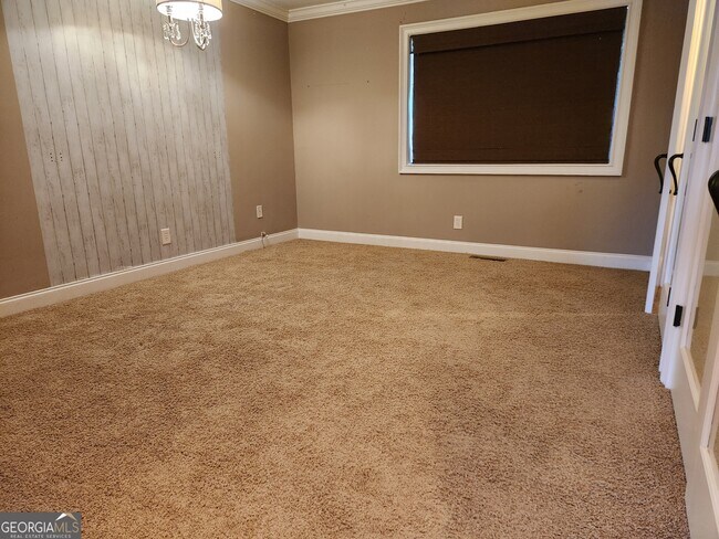Building Photo - 1085 Holly Dr