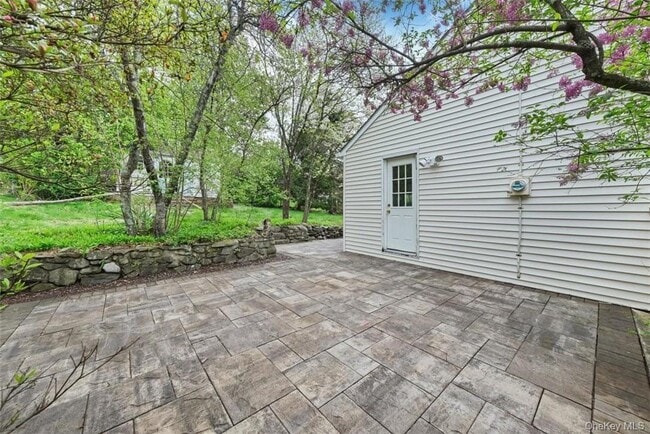 Building Photo - 32 Highland Dr