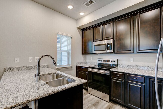 Building Photo - 884 Winding Brk Dr