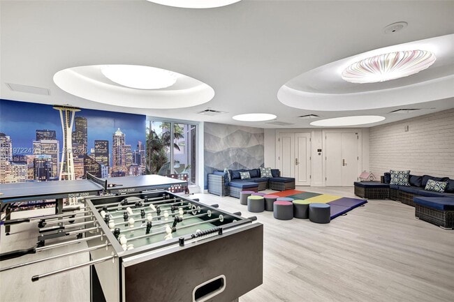 Building Photo - 21200 Point Pl