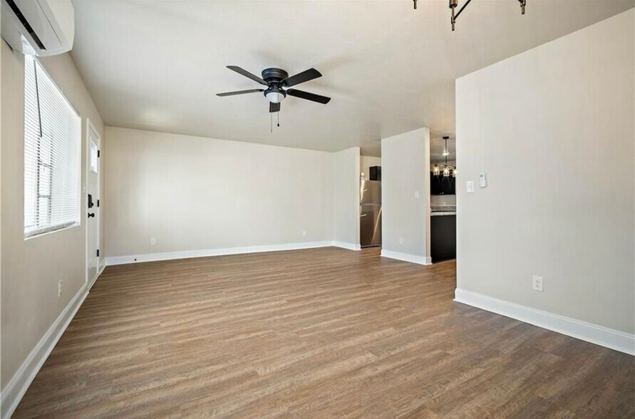 Building Photo - 1704 McGill Ave