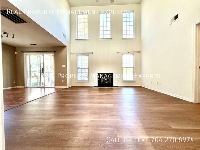 Building Photo - 9902 Redbud Tree Ct