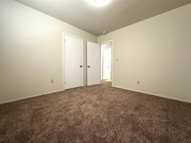 Building Photo - 525 Downing Ln