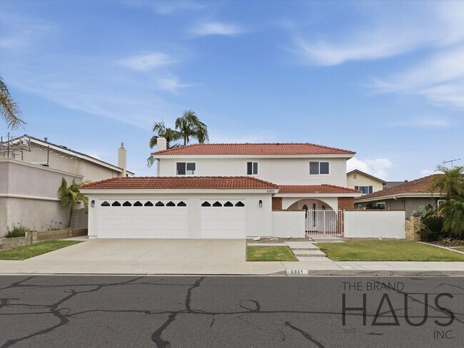 Building Photo - Newly Remodeled Huntington Beach Home with Brand-New AC & Premium Finishes