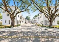 Building Photo - 214 Steiner Oaks