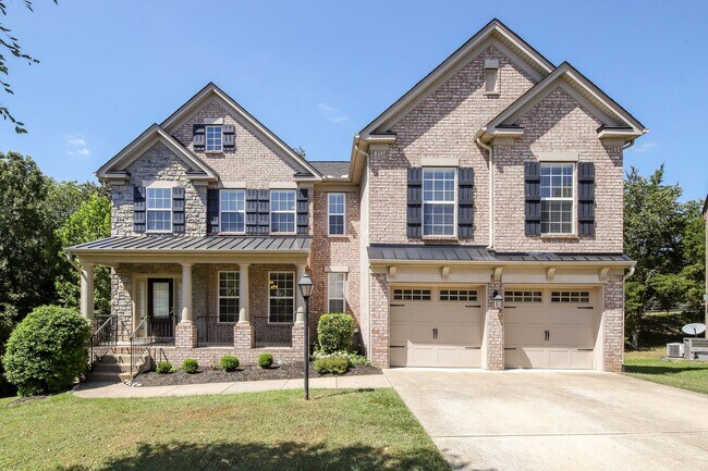 Building Photo - AVAILABLE NOW. 4 Bedroom 3 Bath. Over 3,00...